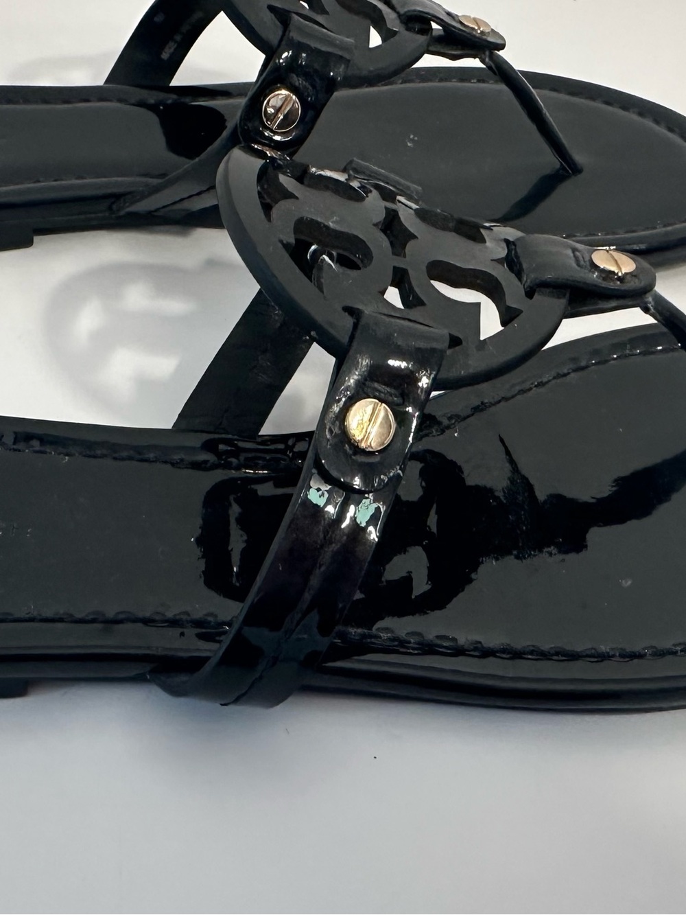 Tory Burch Black Patent Logo Medallion Thong Sandals - Picture 3 of 10